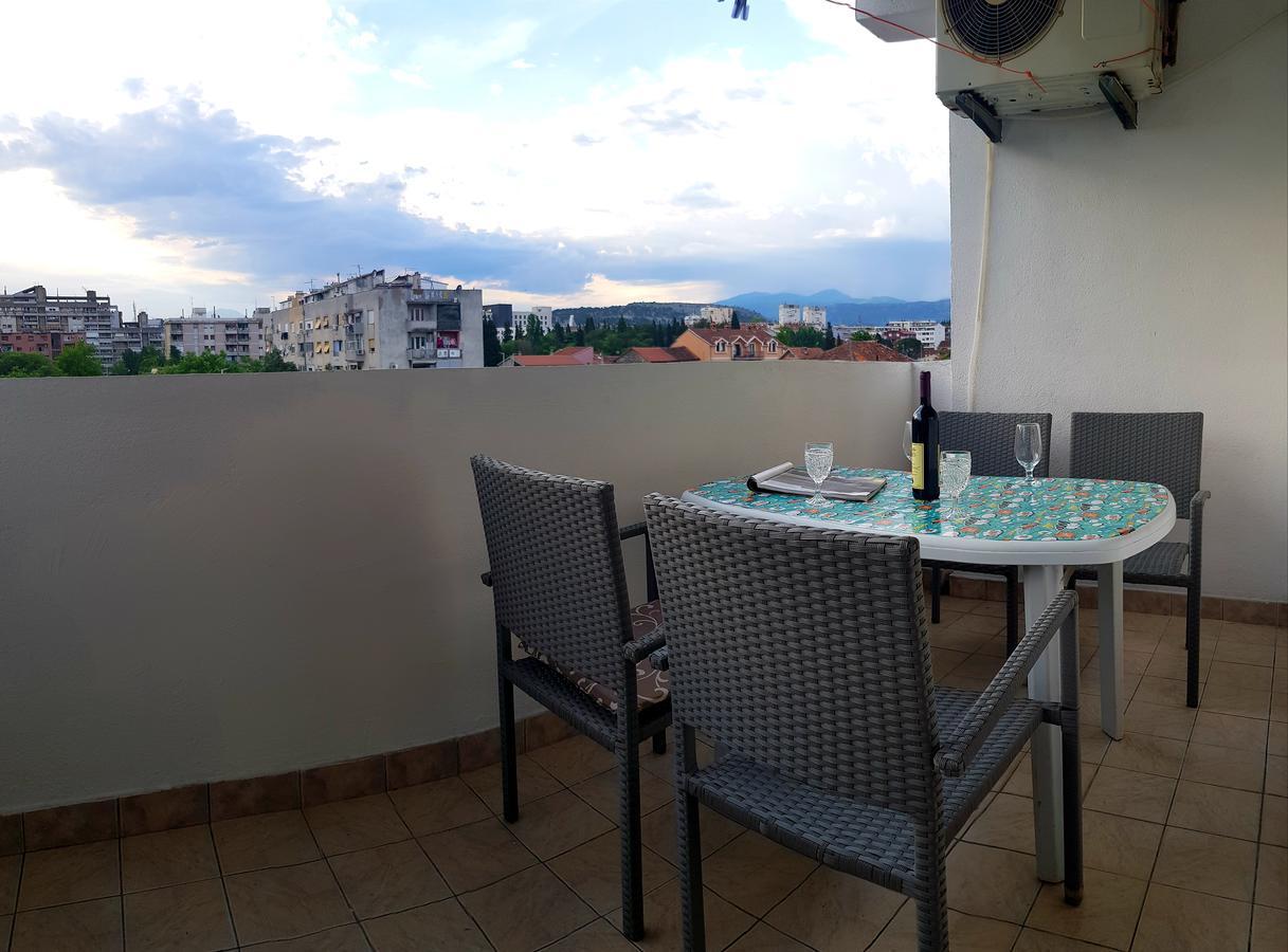 Explorer Podgorica Bagian luar foto